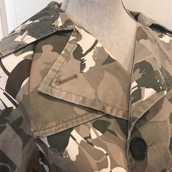 BCBG MAXAZRIA SHORT CAMO TRENCH - Picture 6 of 7